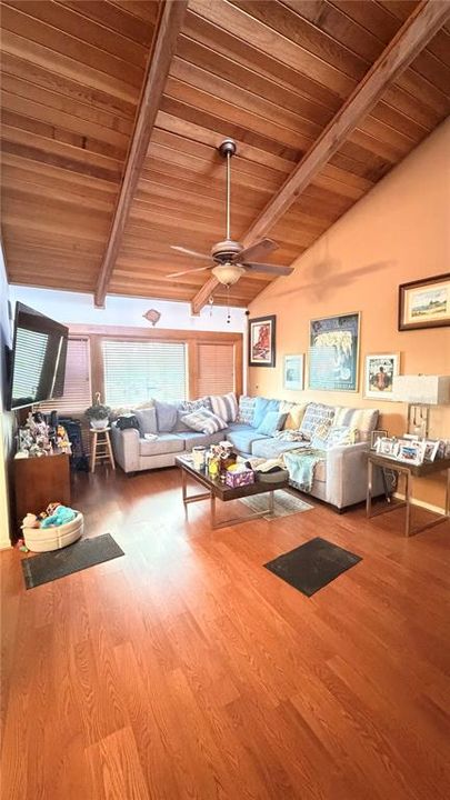 For Sale: $165,000 (3 beds, 2 baths, 1146 Square Feet)