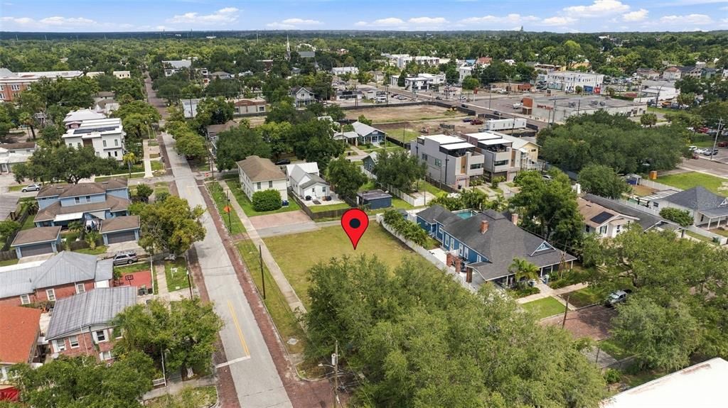На продажу: $999,900 (0.24 acres)