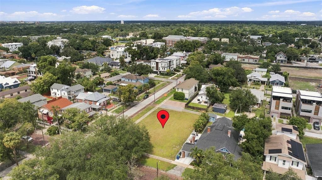 На продажу: $999,900 (0.24 acres)