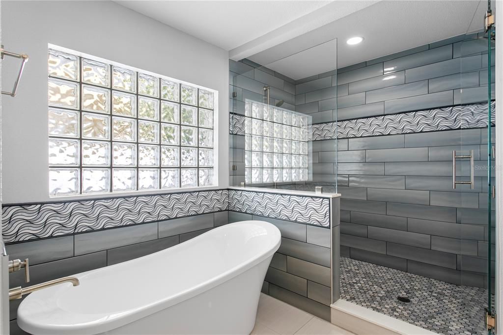 For Sale: $1,950,000 (3 beds, 2 baths, 2573 Square Feet)