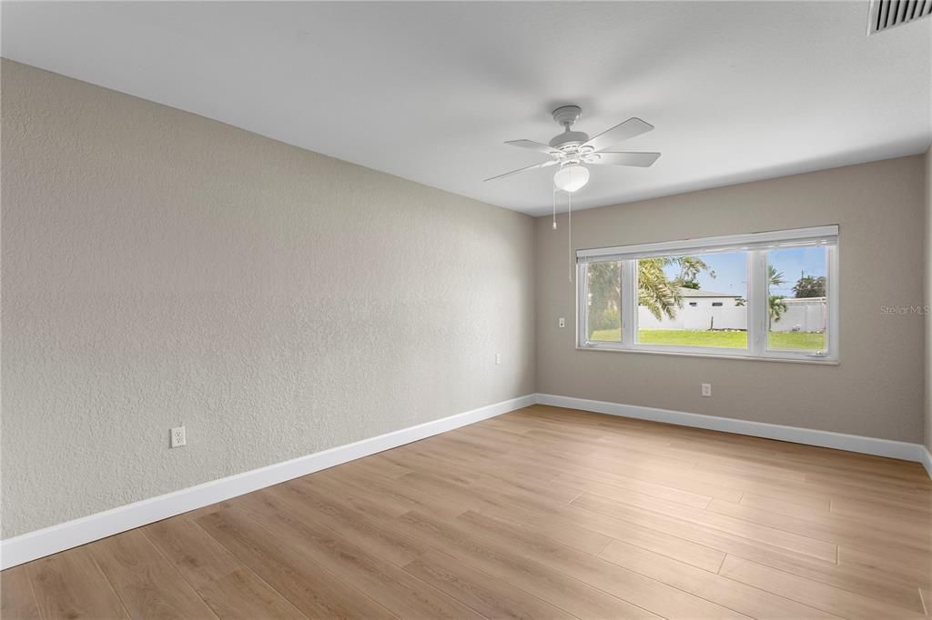 For Sale: $1,950,000 (3 beds, 2 baths, 2573 Square Feet)
