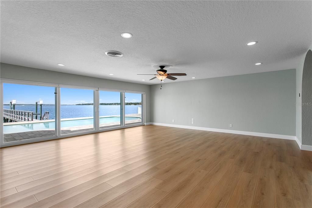 For Sale: $1,950,000 (3 beds, 2 baths, 2573 Square Feet)