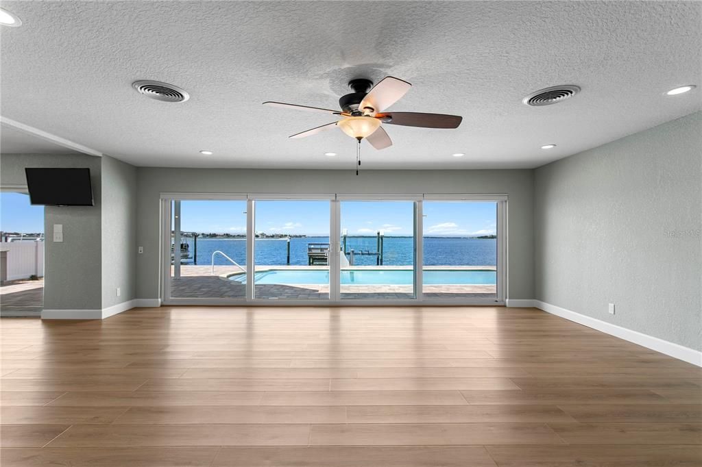 For Sale: $1,950,000 (3 beds, 2 baths, 2573 Square Feet)