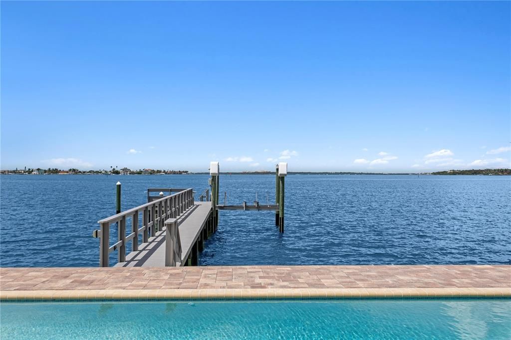 For Sale: $1,950,000 (3 beds, 2 baths, 2573 Square Feet)