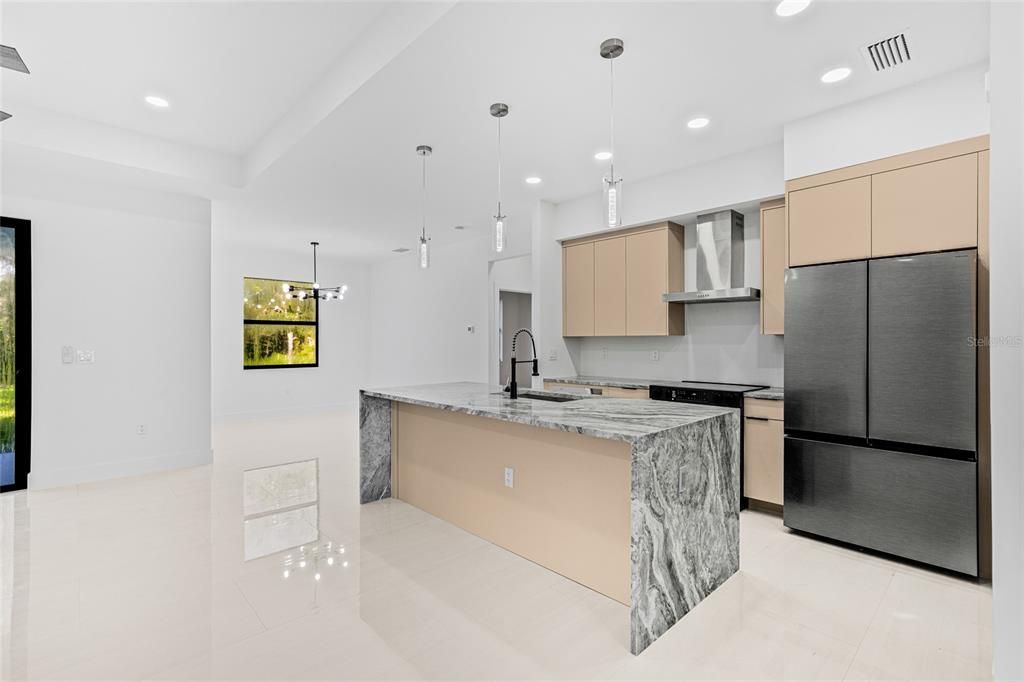 En Venta: $358,000 (3 camas, 2 baños, 1796 Pies cuadrados)