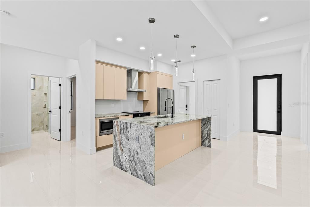 En Venta: $358,000 (3 camas, 2 baños, 1796 Pies cuadrados)