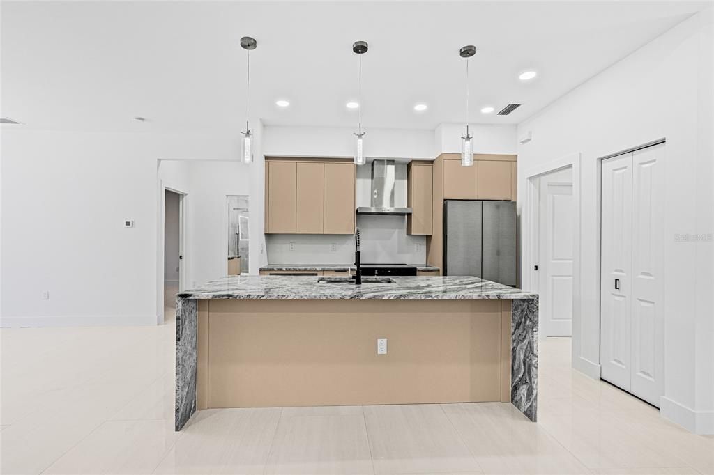 En Venta: $358,000 (3 camas, 2 baños, 1796 Pies cuadrados)
