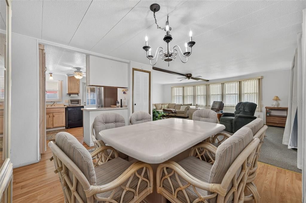 For Sale: $103,000 (2 beds, 2 baths, 1152 Square Feet)
