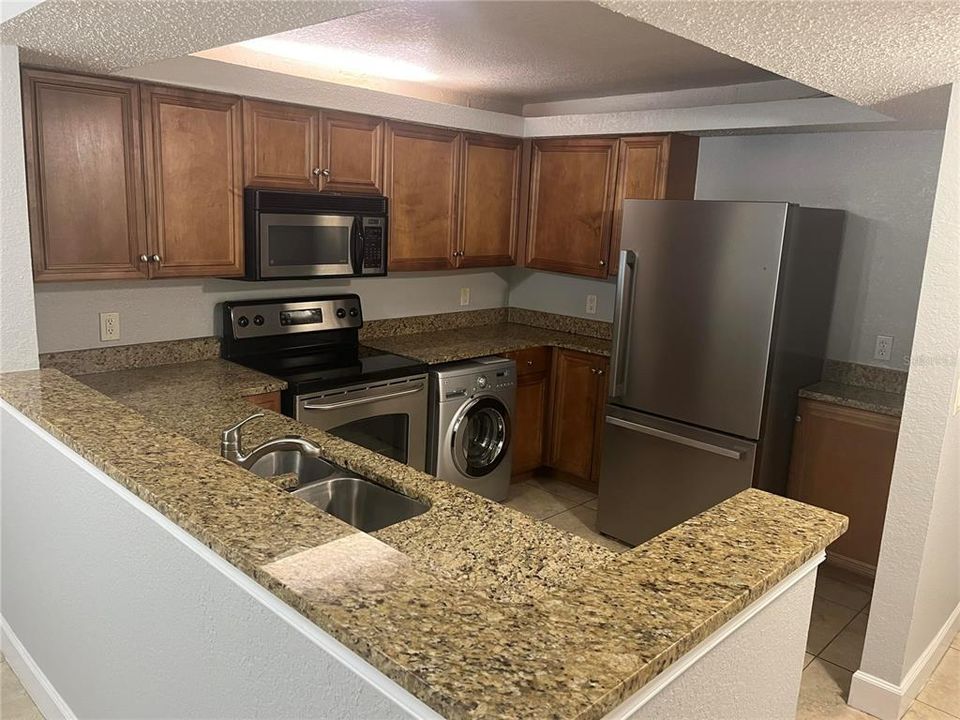 For Rent: $1,400 (1 beds, 1 baths, 714 Square Feet)