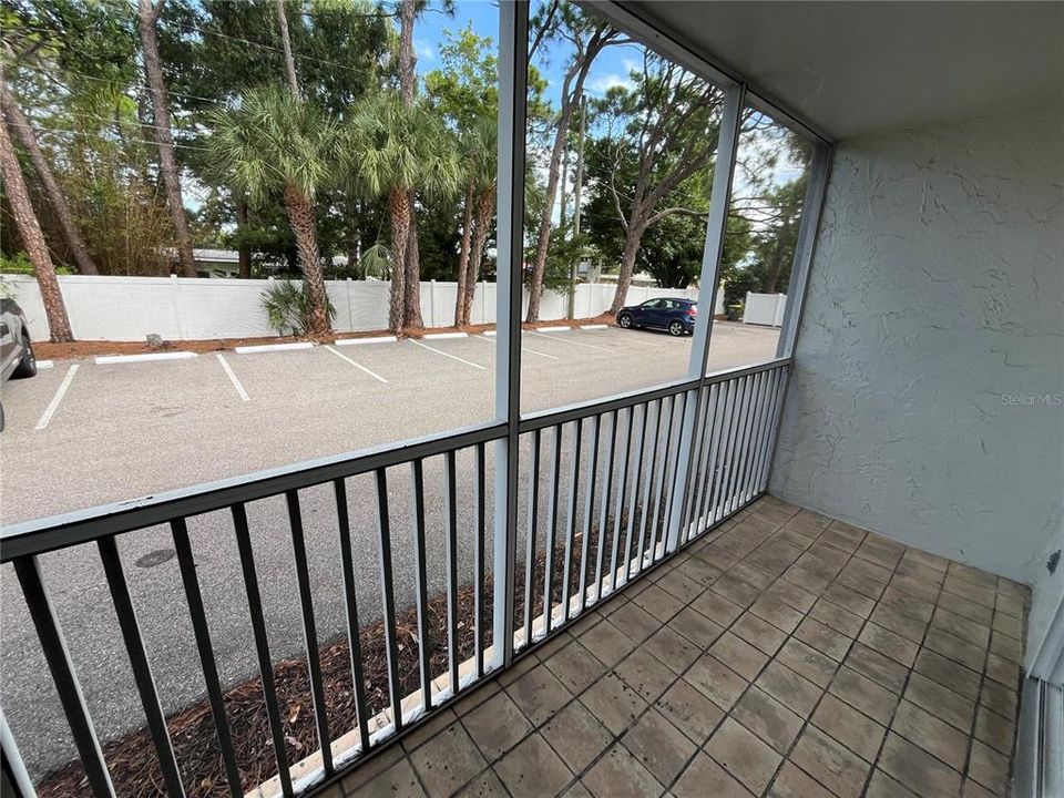 For Rent: $1,400 (1 beds, 1 baths, 714 Square Feet)