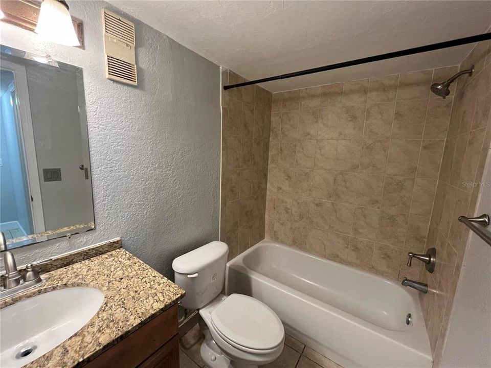 For Rent: $1,400 (1 beds, 1 baths, 714 Square Feet)