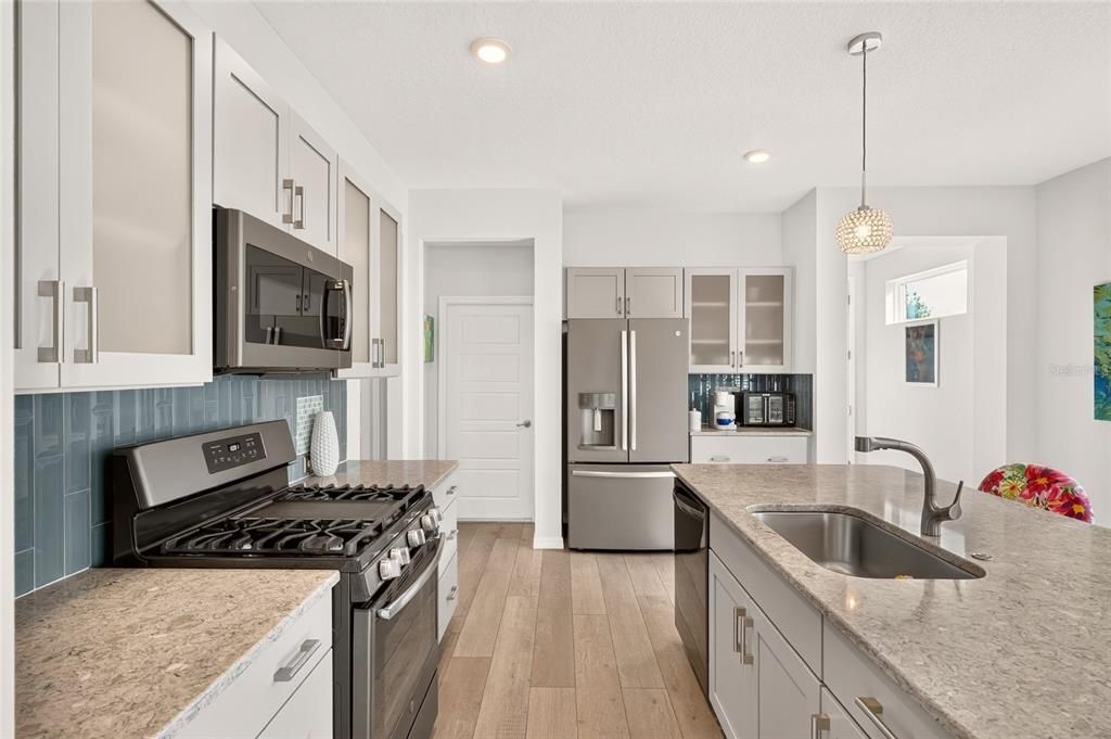 For Sale: $279,900 (2 beds, 2 baths, 1431 Square Feet)