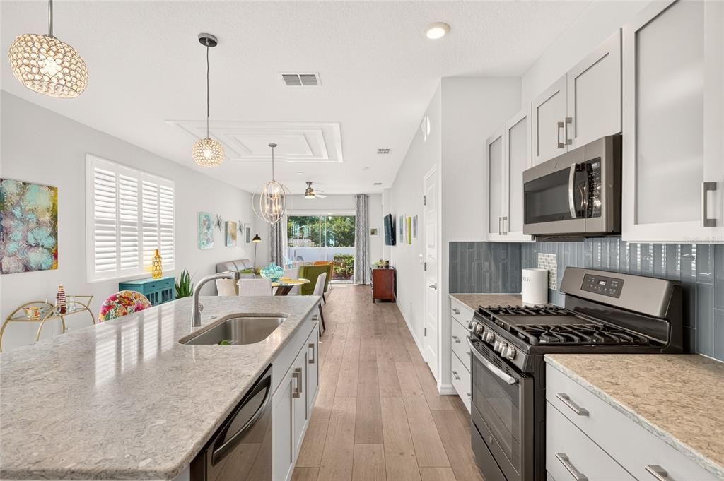 For Sale: $279,900 (2 beds, 2 baths, 1431 Square Feet)