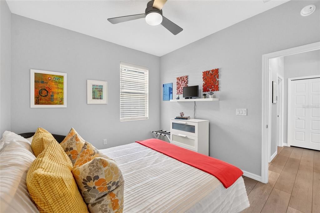 For Sale: $279,900 (2 beds, 2 baths, 1431 Square Feet)