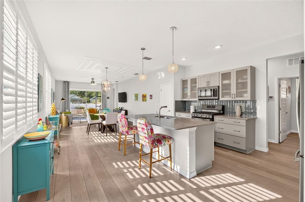 For Sale: $279,900 (2 beds, 2 baths, 1431 Square Feet)