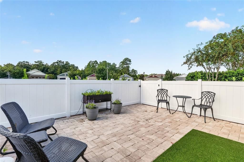 For Sale: $279,900 (2 beds, 2 baths, 1431 Square Feet)