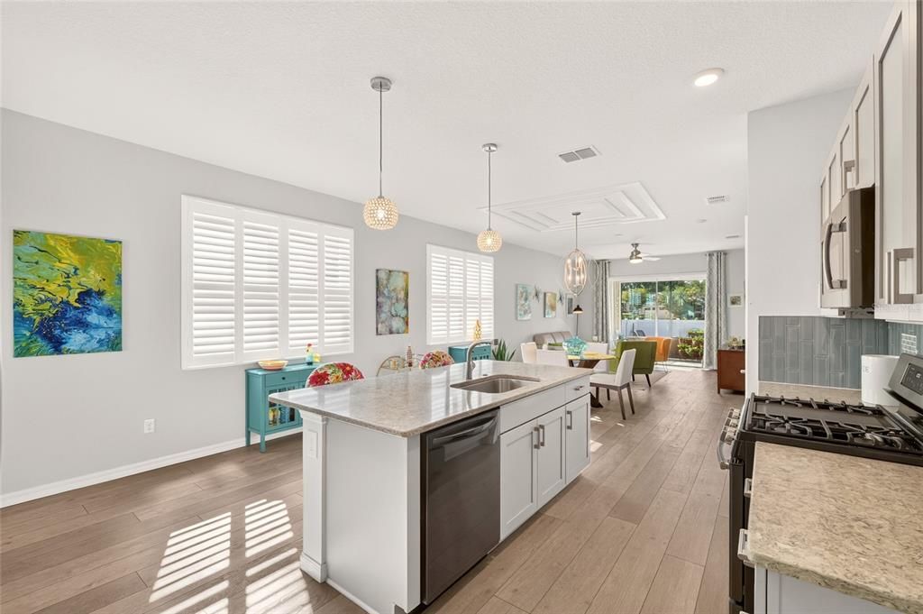 For Sale: $279,900 (2 beds, 2 baths, 1431 Square Feet)