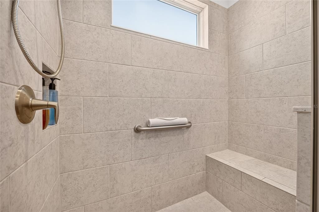 For Sale: $279,900 (2 beds, 2 baths, 1431 Square Feet)