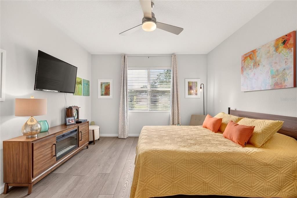 For Sale: $279,900 (2 beds, 2 baths, 1431 Square Feet)
