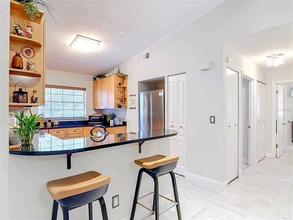 待售: $250,000 (2 贝兹, 2 浴室, 1083 平方英尺)