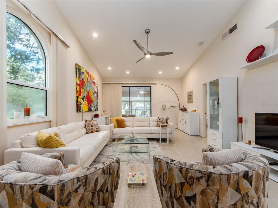 For Sale: $435,800 (2 beds, 2 baths, 1659 Square Feet)