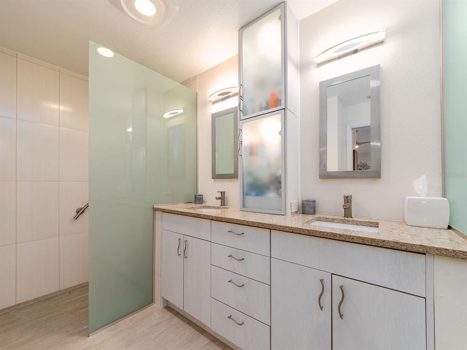 For Sale: $435,800 (2 beds, 2 baths, 1659 Square Feet)