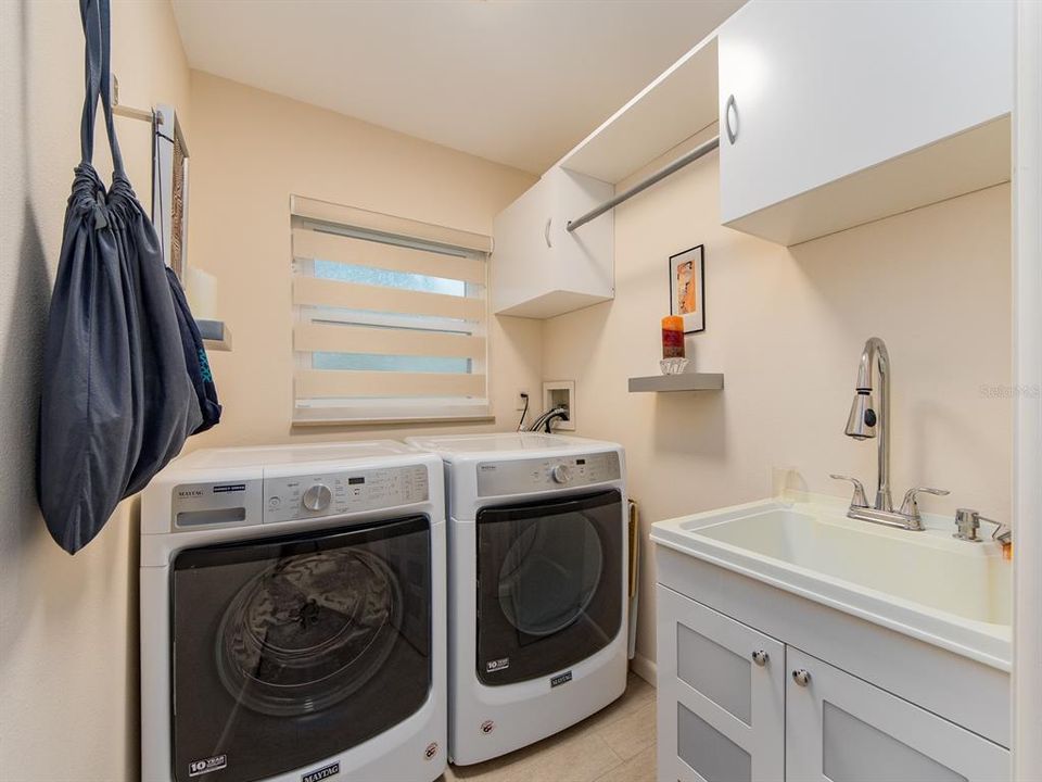 For Sale: $435,800 (2 beds, 2 baths, 1659 Square Feet)