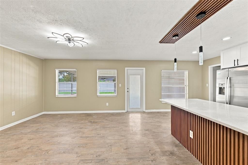 For Sale: $419,000 (3 beds, 2 baths, 1638 Square Feet)