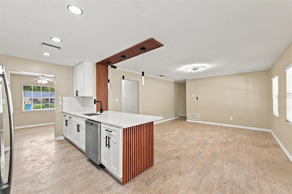 For Sale: $419,000 (3 beds, 2 baths, 1638 Square Feet)