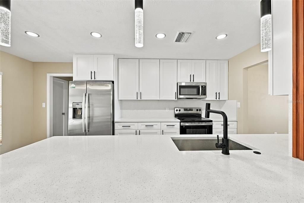 For Sale: $419,000 (3 beds, 2 baths, 1638 Square Feet)