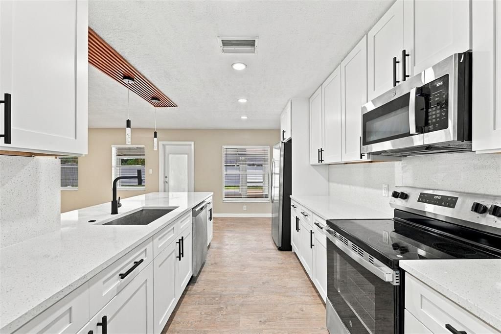 For Sale: $419,000 (3 beds, 2 baths, 1638 Square Feet)