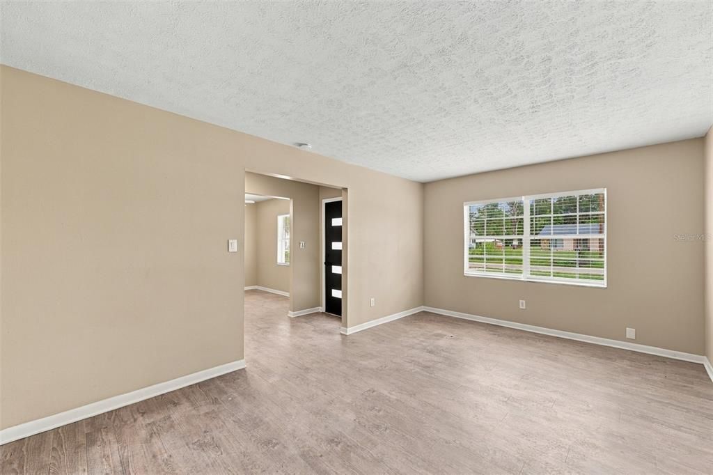 For Sale: $419,000 (3 beds, 2 baths, 1638 Square Feet)