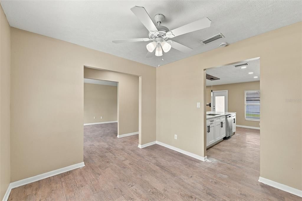For Sale: $419,000 (3 beds, 2 baths, 1638 Square Feet)