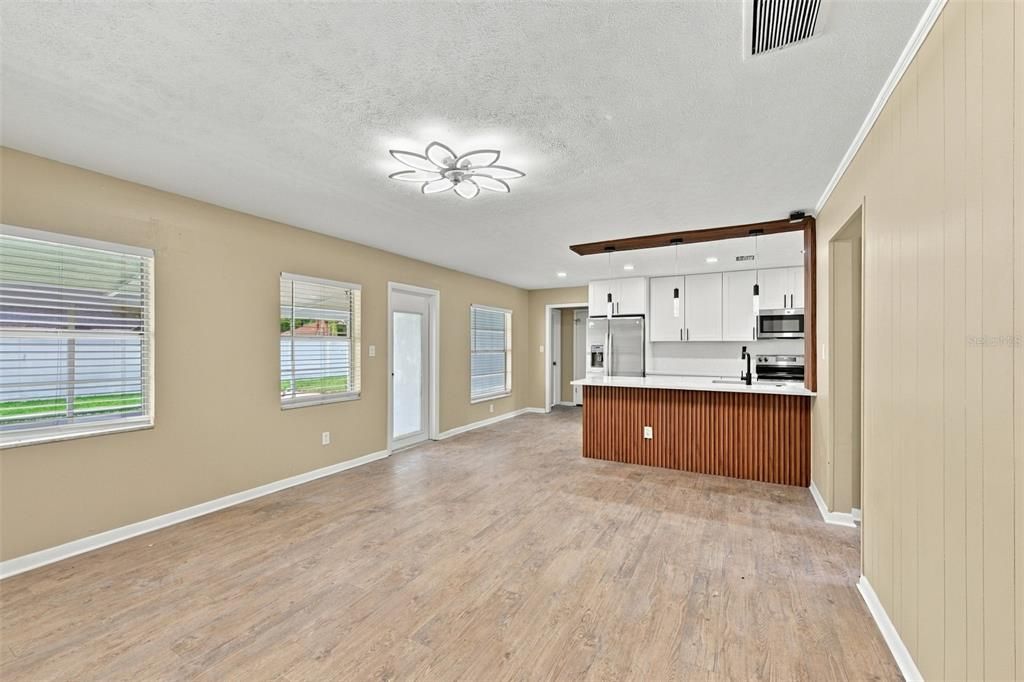 For Sale: $419,000 (3 beds, 2 baths, 1638 Square Feet)