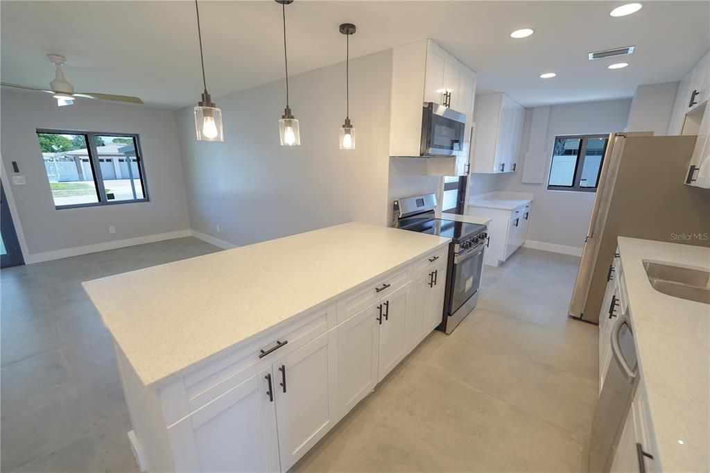 For Sale: $395,000 (3 beds, 2 baths, 1247 Square Feet)