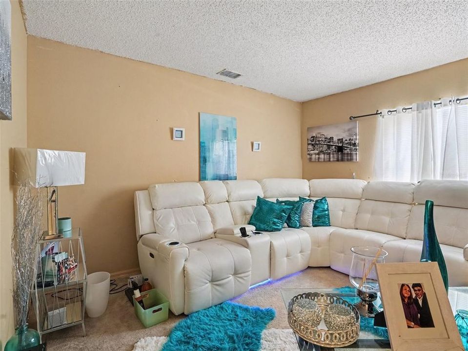 En Venta: $259,000 (4 camas, 2 baños, 2817 Pies cuadrados)