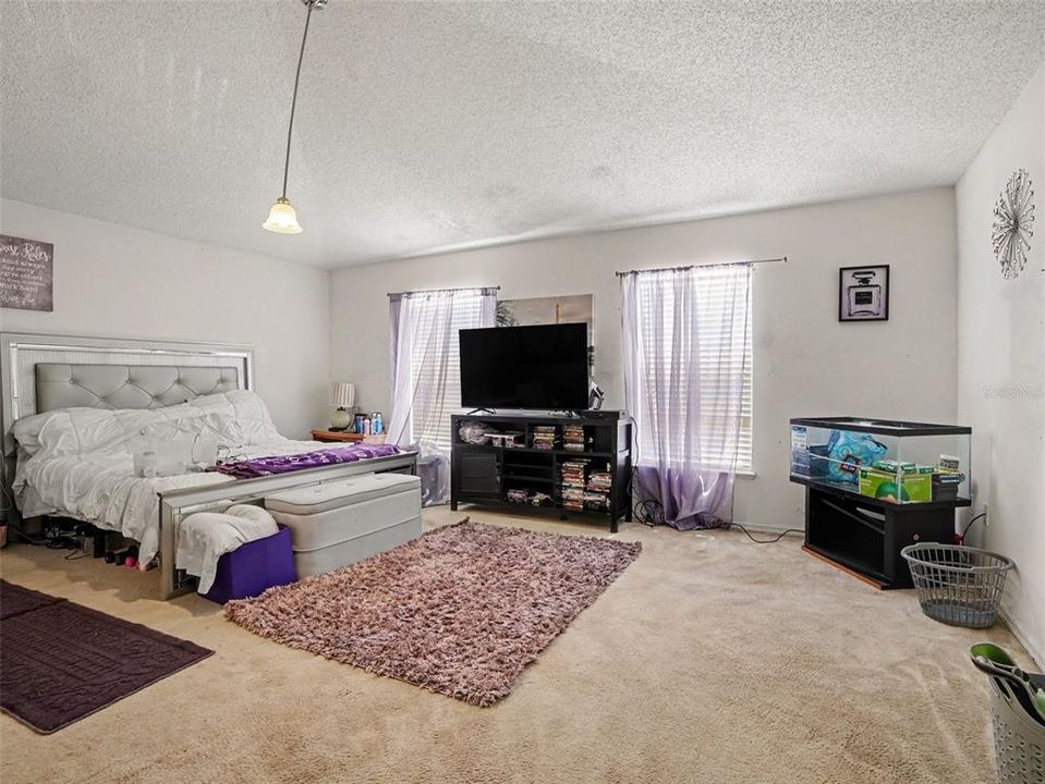 En Venta: $259,000 (4 camas, 2 baños, 2817 Pies cuadrados)