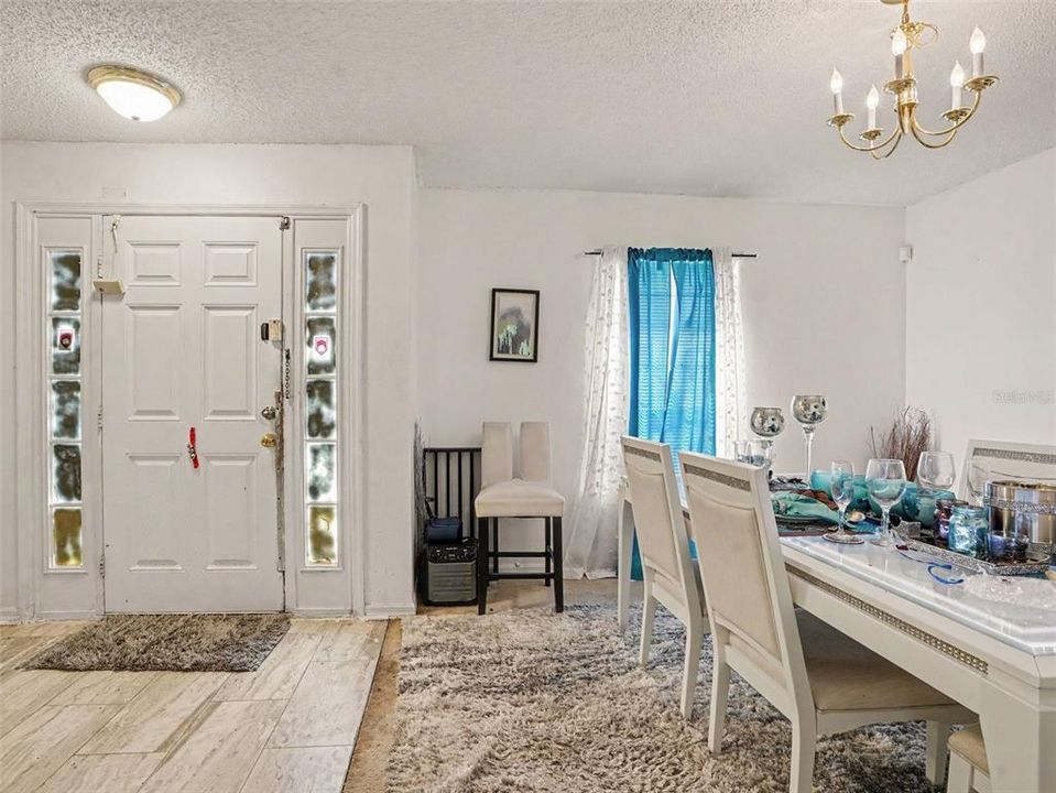 En Venta: $259,000 (4 camas, 2 baños, 2817 Pies cuadrados)