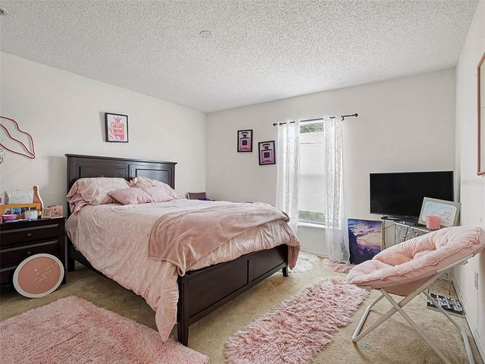 En Venta: $259,000 (4 camas, 2 baños, 2817 Pies cuadrados)