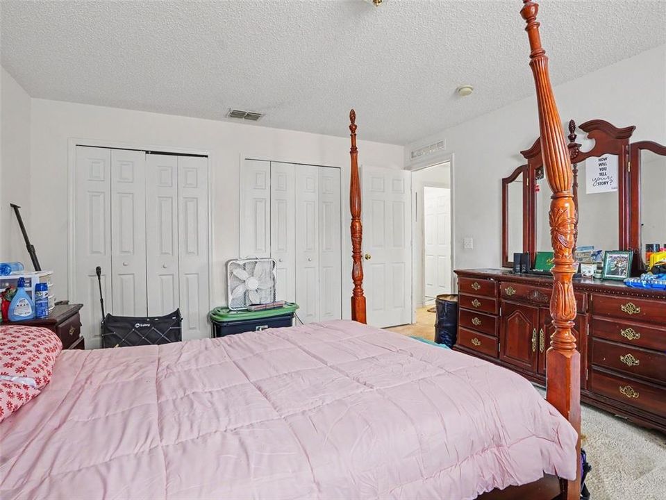 En Venta: $259,000 (4 camas, 2 baños, 2817 Pies cuadrados)
