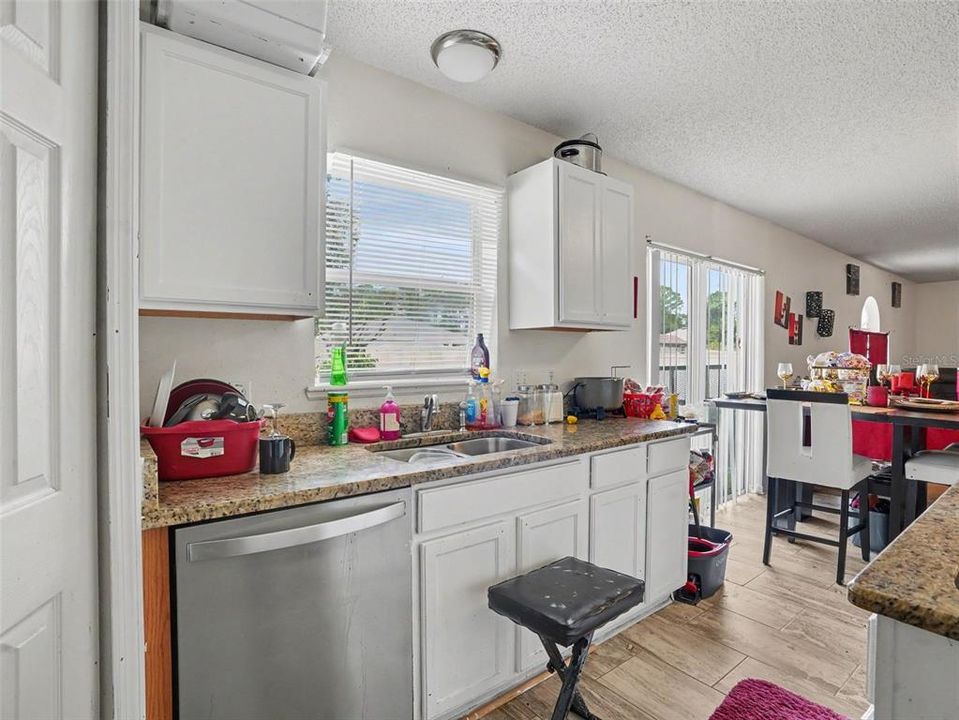 En Venta: $259,000 (4 camas, 2 baños, 2817 Pies cuadrados)