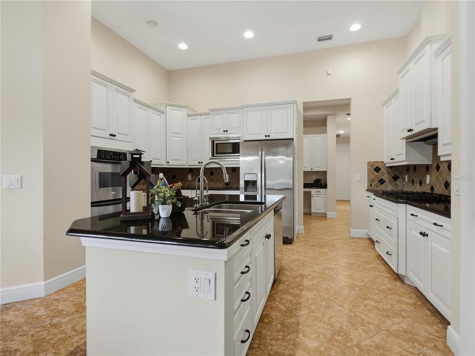 En Venta: $1,050,000 (4 camas, 4 baños, 3829 Pies cuadrados)
