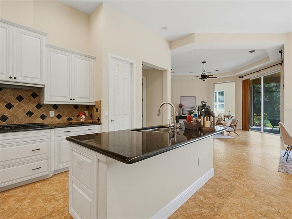 En Venta: $1,050,000 (4 camas, 4 baños, 3829 Pies cuadrados)