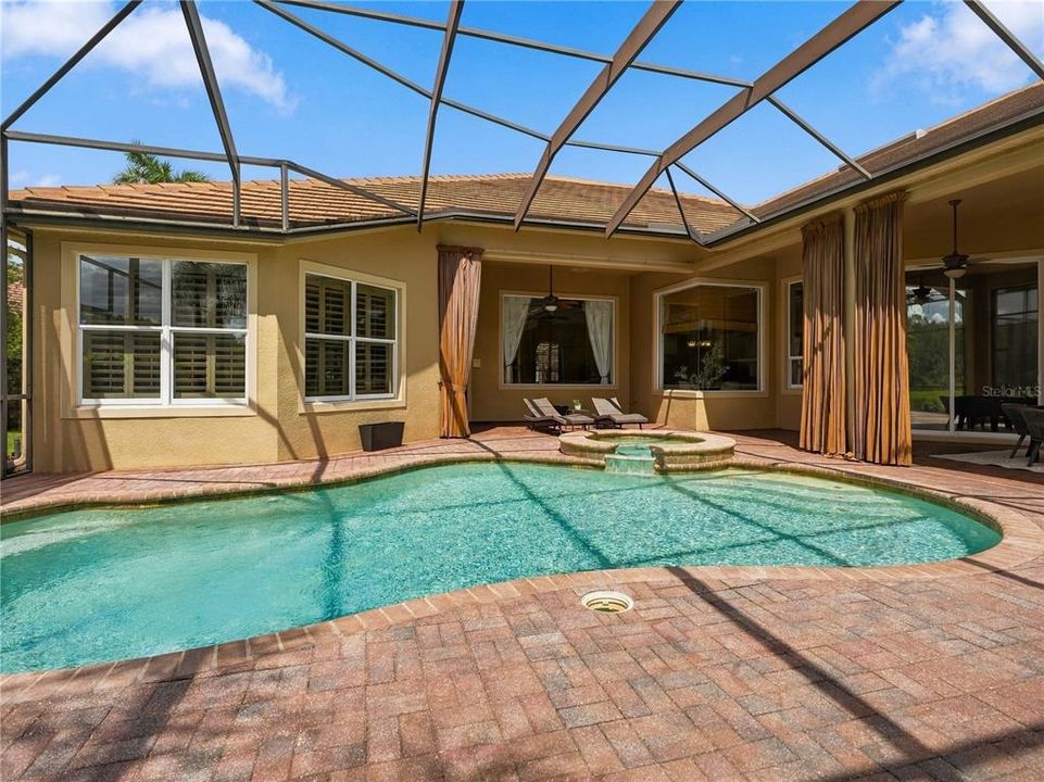 En Venta: $1,050,000 (4 camas, 4 baños, 3829 Pies cuadrados)