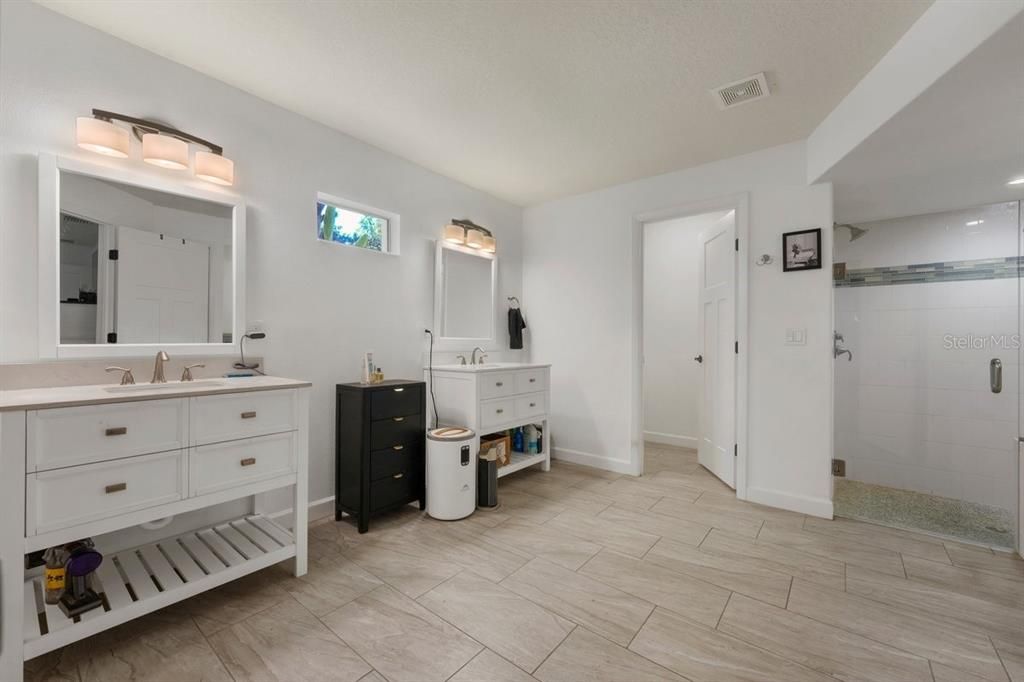 For Sale: $899,999 (4 beds, 3 baths, 2302 Square Feet)