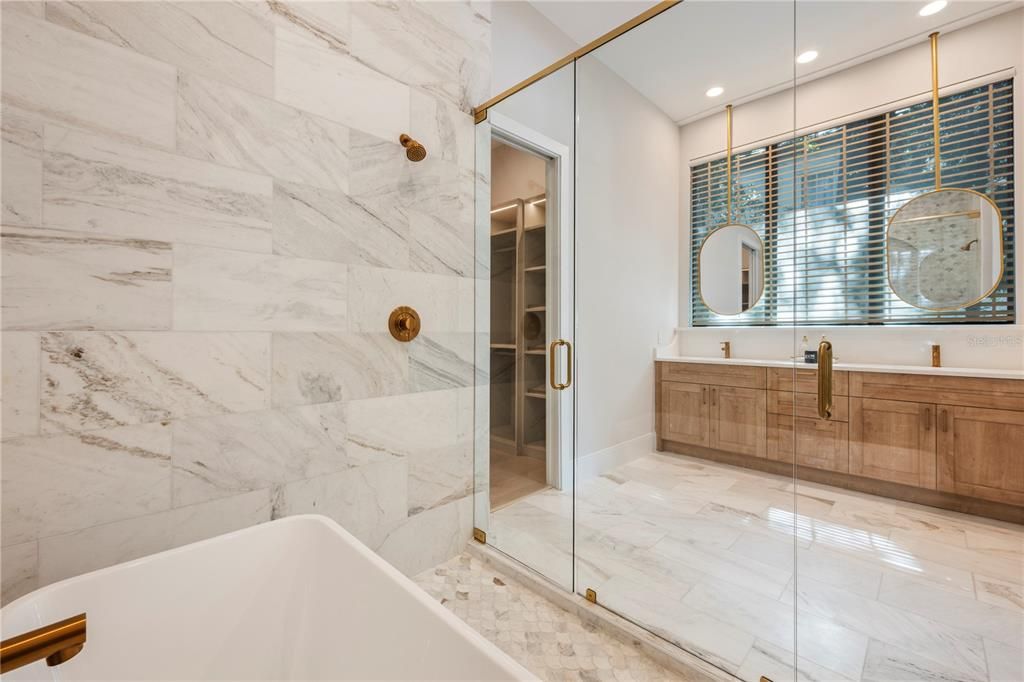 For Sale: $3,390,000 (5 beds, 5 baths, 4520 Square Feet)