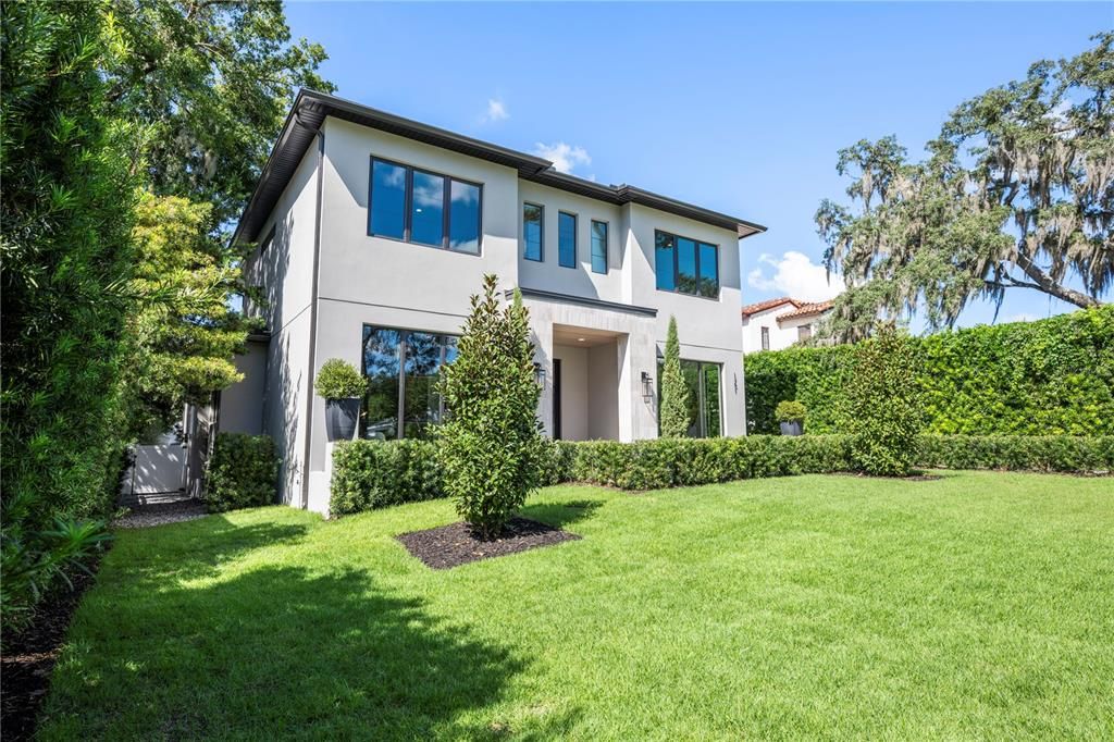 For Sale: $3,390,000 (5 beds, 5 baths, 4520 Square Feet)