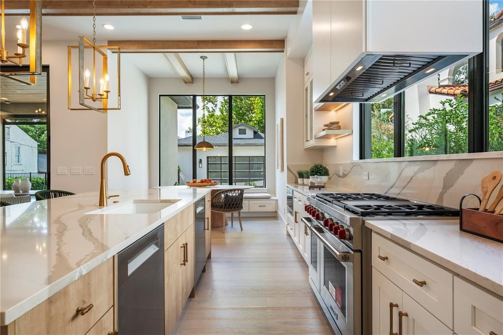 For Sale: $3,390,000 (5 beds, 5 baths, 4520 Square Feet)