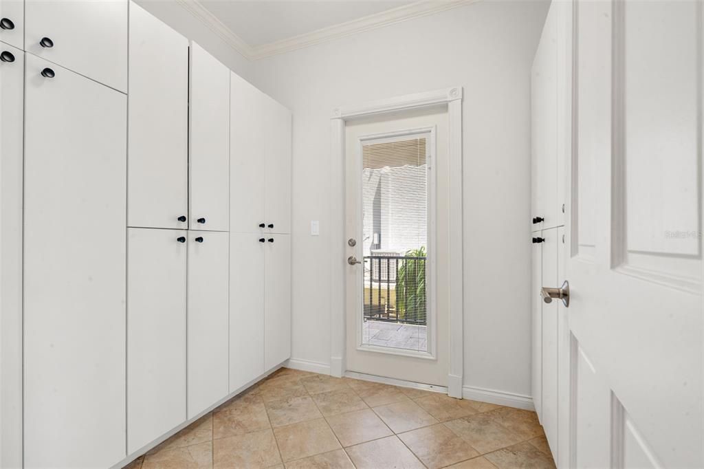 For Sale: $3,375,000 (5 beds, 4 baths, 4965 Square Feet)