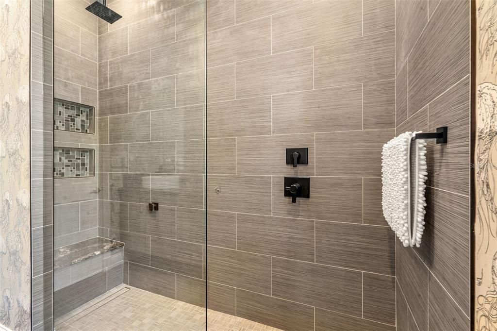 For Sale: $3,375,000 (5 beds, 4 baths, 4965 Square Feet)